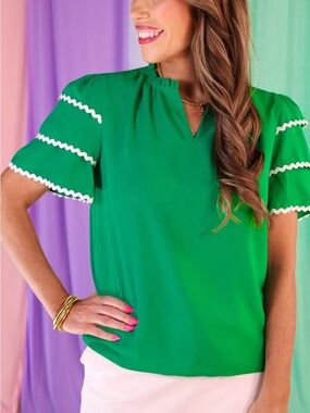 Jess Lea Women's Green Short Sleeve Blouse with Scalloped Trim Size M